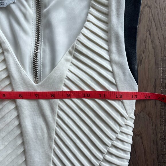 Bebe White Sheath Cocktail Dress Faux Leather Trim Size 2 Pleated - Picture 5 of 8